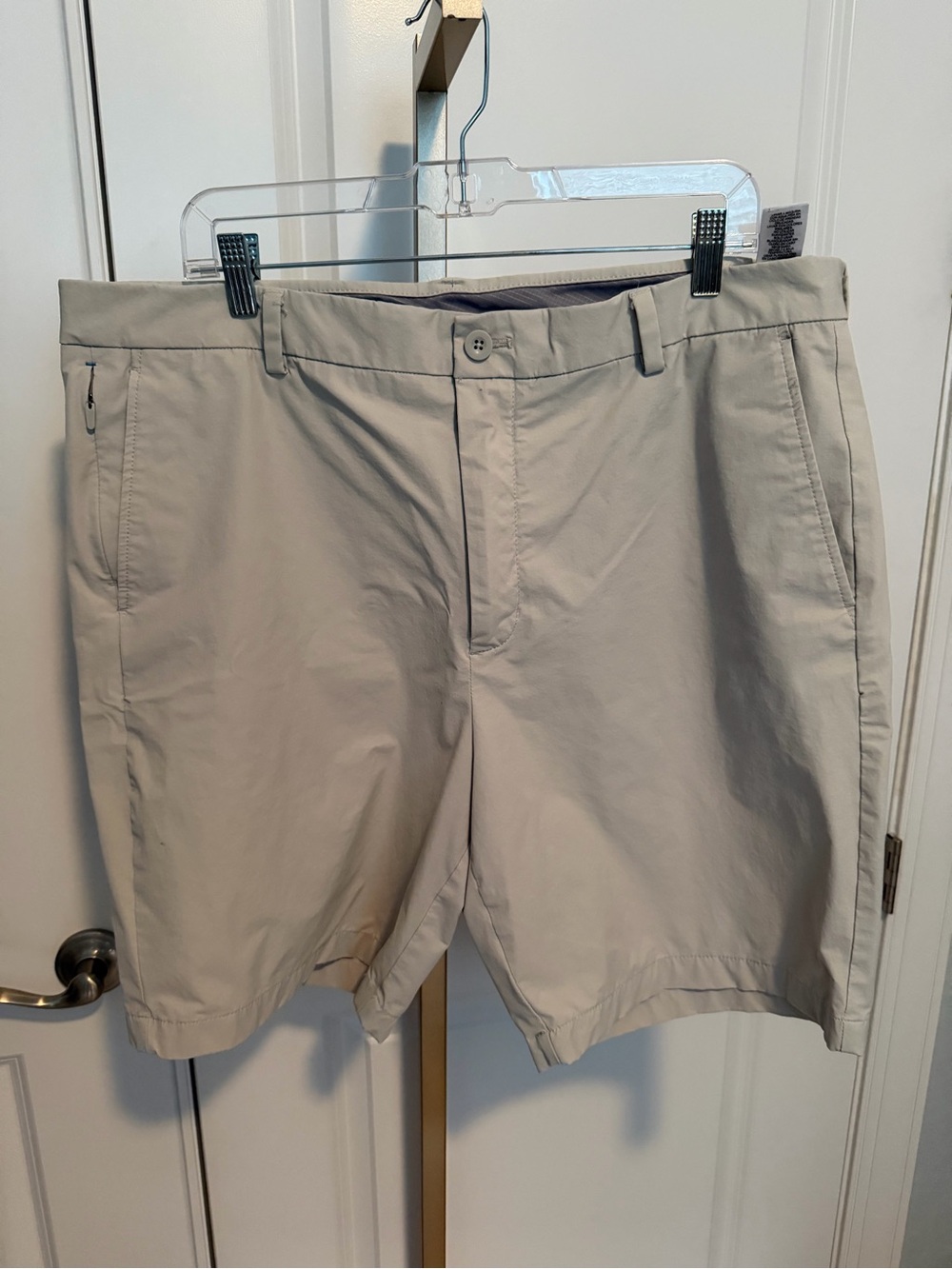 Vineyard Vines Men's Light Beige Flat-Front Shorts